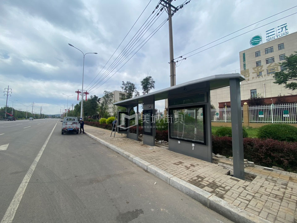 遼寧候車亭安裝現場圖 遼寧候車亭安裝現場圖